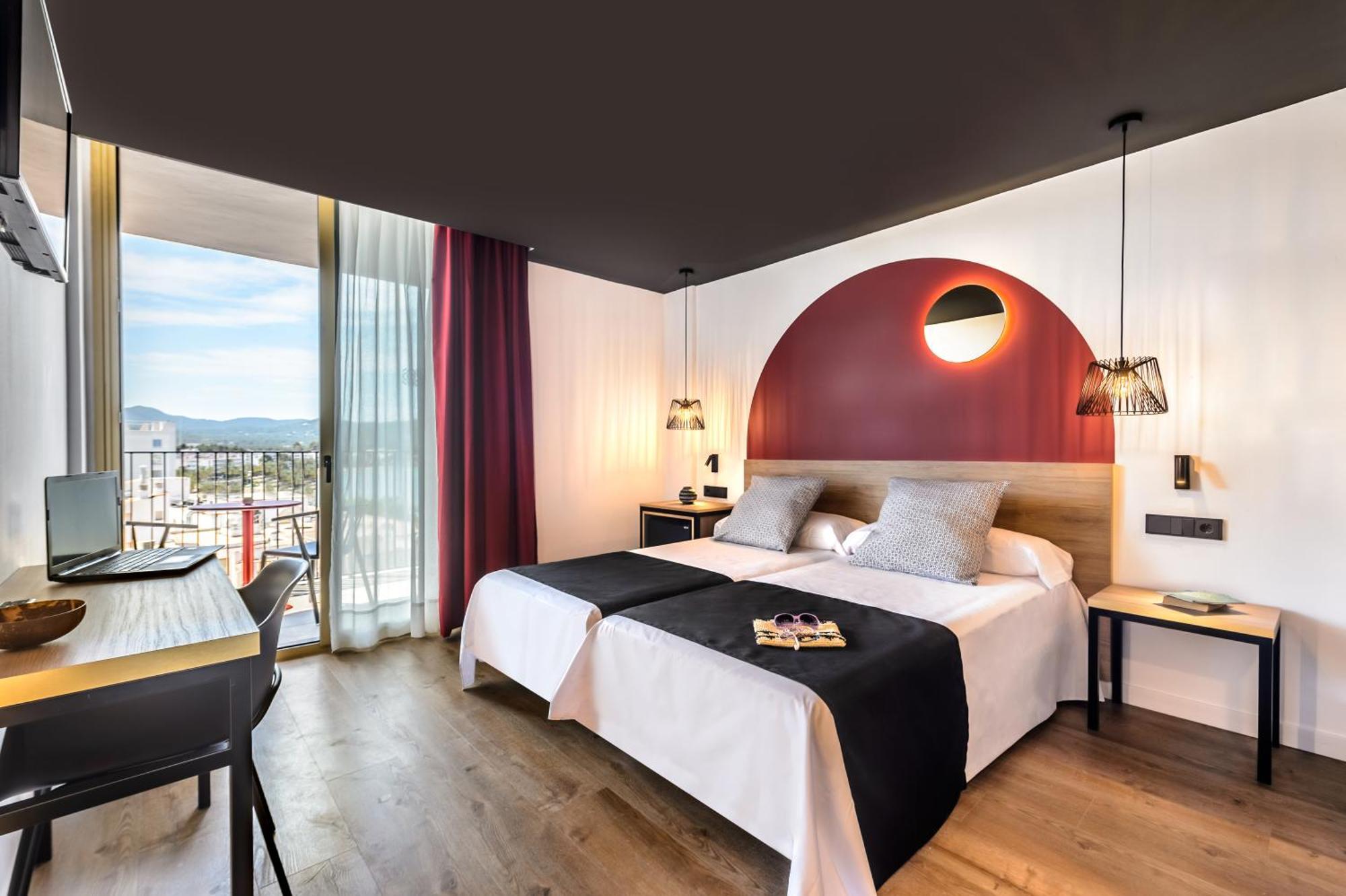 Hotel Vibra District - Adults Only Sant Antoni de Portmany Esterno foto