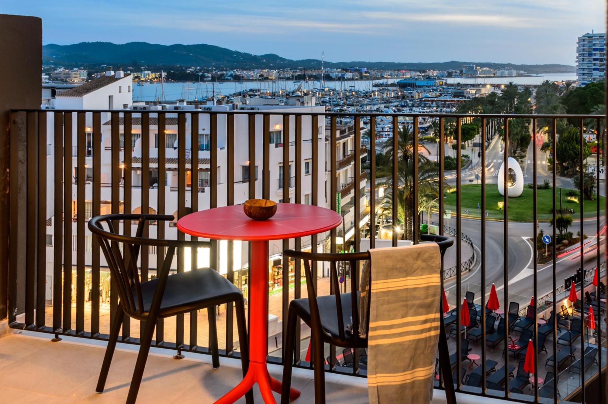 Hotel Vibra District - Adults Only Sant Antoni de Portmany Esterno foto