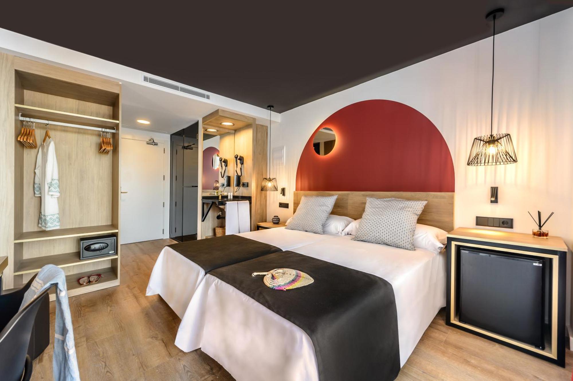 Hotel Vibra District - Adults Only Sant Antoni de Portmany Esterno foto
