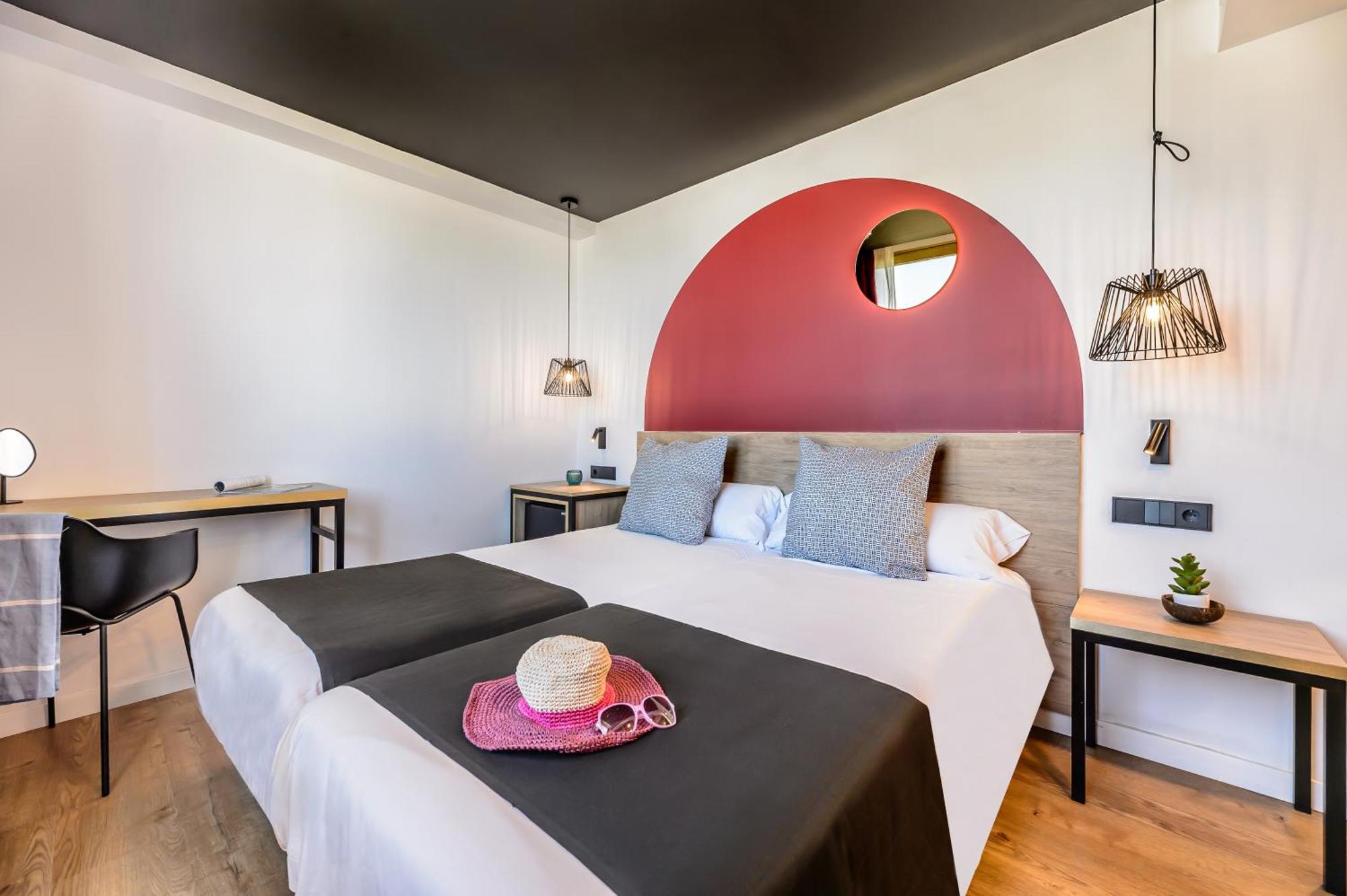 Hotel Vibra District - Adults Only Sant Antoni de Portmany Esterno foto