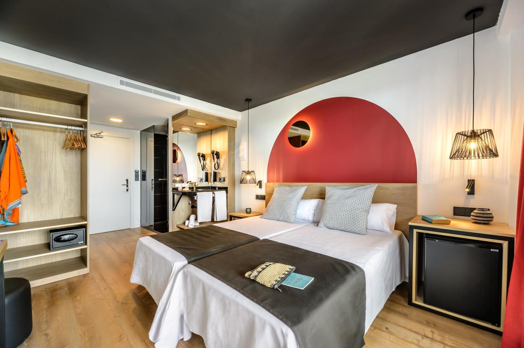 Hotel Vibra District - Adults Only Sant Antoni de Portmany Esterno foto