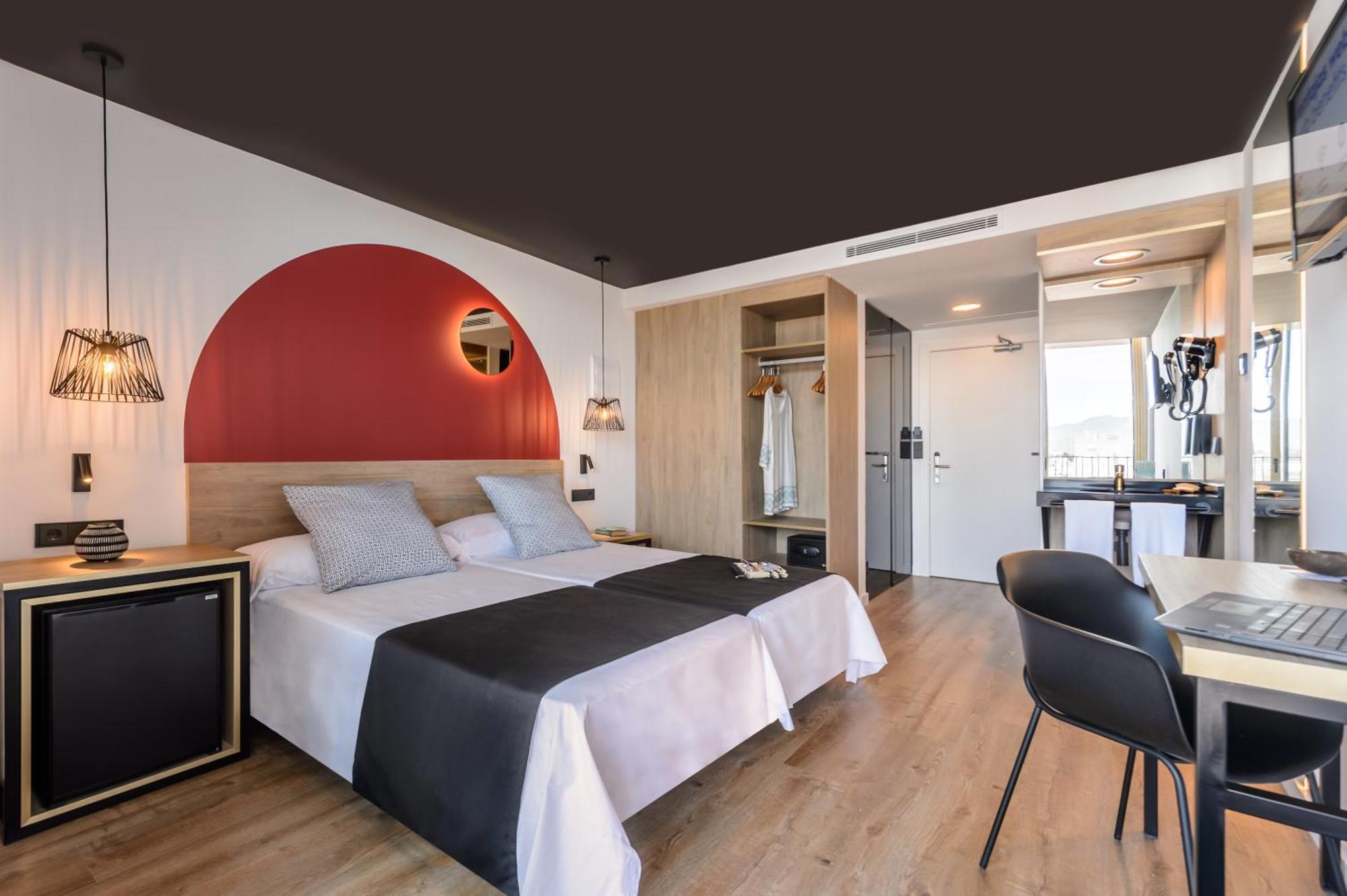 Hotel Vibra District - Adults Only Sant Antoni de Portmany Esterno foto
