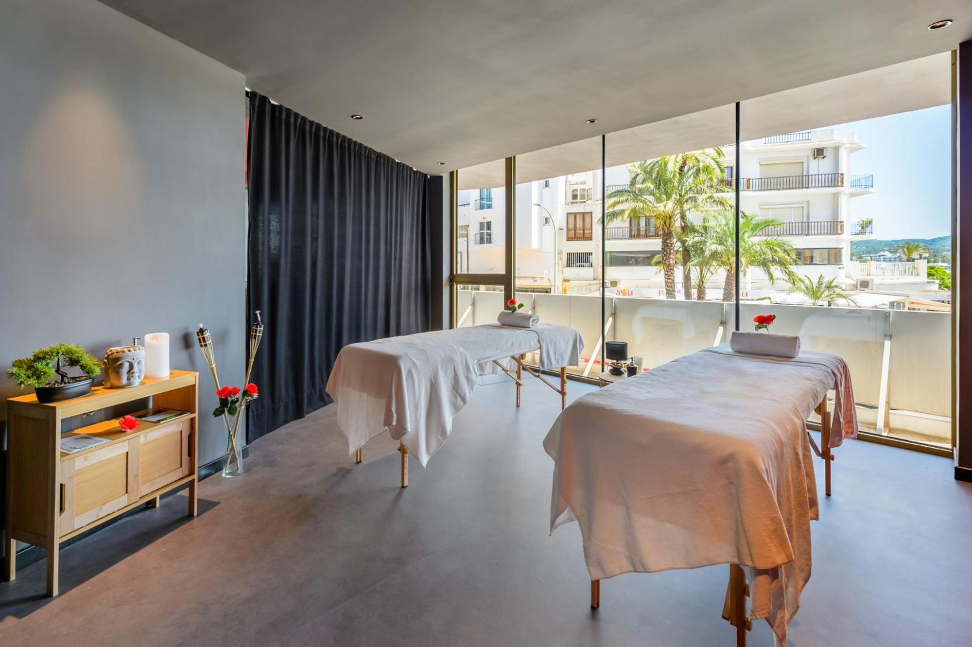 Hotel Vibra District - Adults Only Sant Antoni de Portmany Esterno foto