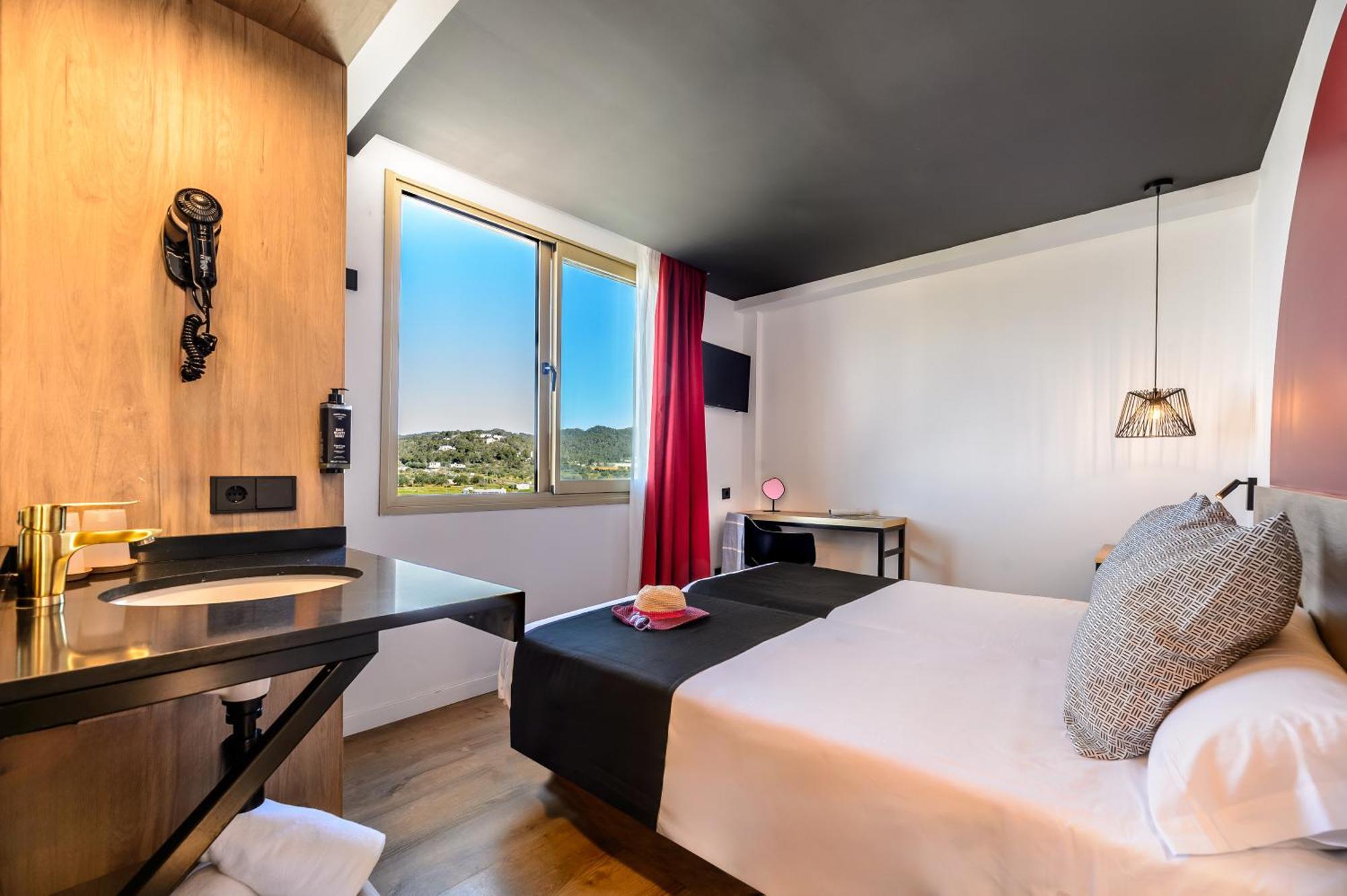 Hotel Vibra District - Adults Only Sant Antoni de Portmany Esterno foto